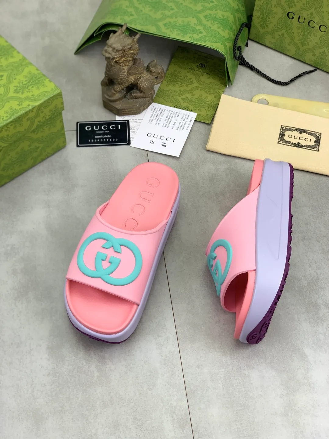 Men's Men's Shoes 💰P300💰[New Style] High Version 🎁🎁🎁 GUCCI New Year of the Snake casual slippers, original official website, perfect workmanship, transmitting a kind of noble luxury, sublimating its definition of luxury in Gucci's high-end extraordinary craftsmanship. Original Gucci double G combination outsole, code number: 35-46, complete package